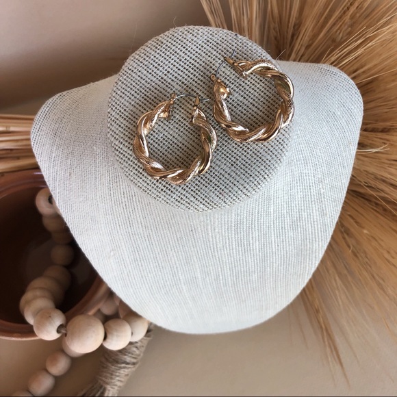 Jewelry - VINTAGE TWIST SET HOOP EARRINGS